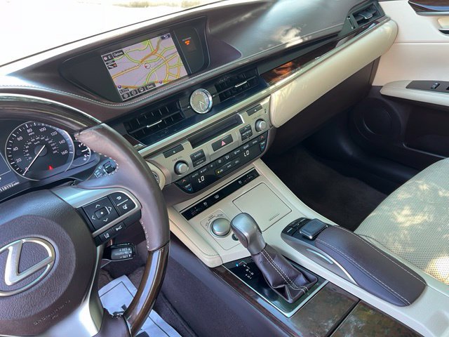 Used 2016 Lexus ES 350 w/ Luxury Package w/Wood Trim FWD image 35
