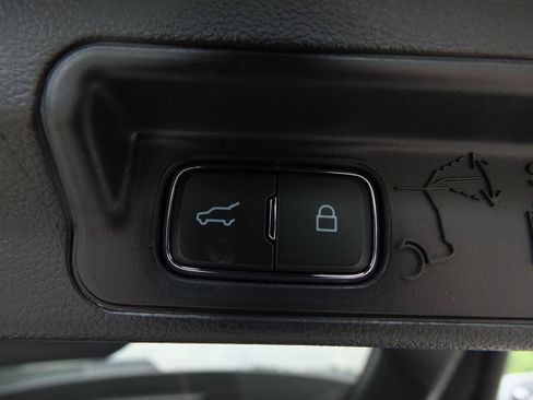 Used 2025 Ford Explorer ST-Line AWD/4WD image 17