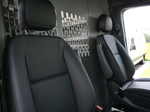 Used 2025 Mercedes-Benz Sprinter 2500 image 26