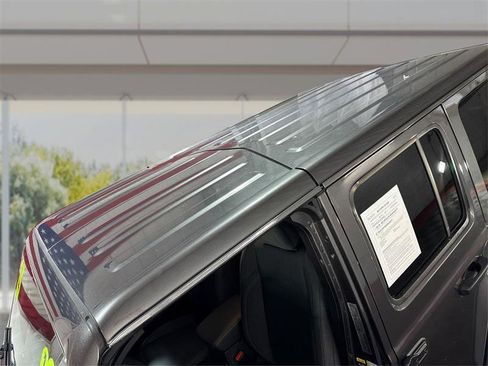 Used 2025 Jeep Wrangler Unlimited Sahara image 11