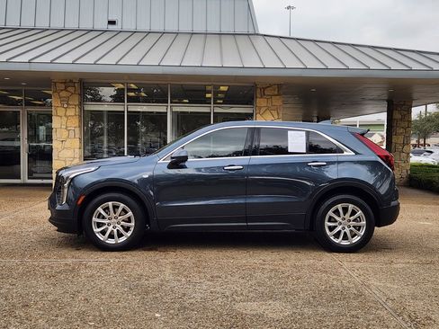 Used 2020 Cadillac XT4 Luxury w/ Cold Weather Package image 4