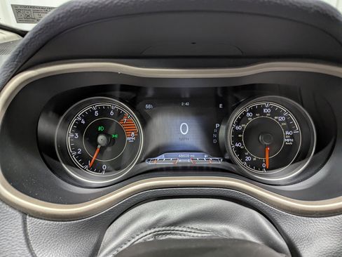 Used 2017 Jeep Cherokee Limited w/ Luxury Group image 16