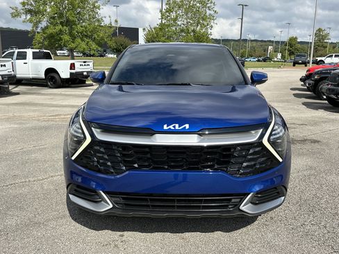 Used 2024 Kia Sportage EX image 2