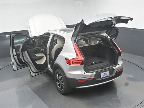 Used 2023 Volvo XC40 B5 Plus image 48