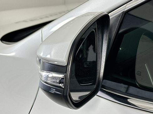 Used 2019 Toyota Highlander SE image 10