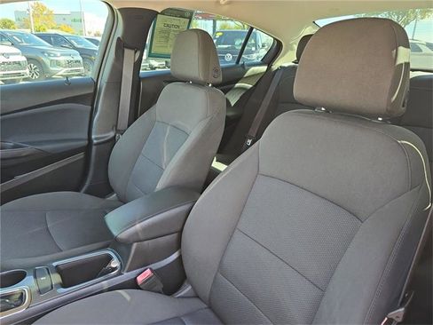 Used 2018 Chevrolet Cruze LT w/ Convenience Package image 16