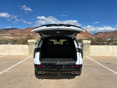 New 2026 Chevrolet Traverse High Country AWD/4WD image 8