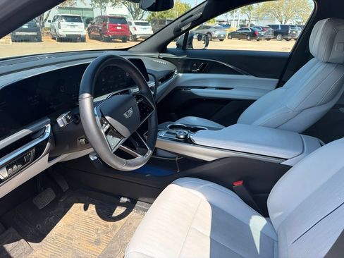 Used 2024 Cadillac Lyriq Luxury AWD/4WD image 8