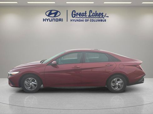 Certified 2024 Hyundai Elantra SE image 2