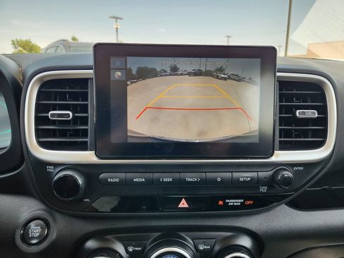 Used 2024 Hyundai Venue SEL FWD image 19