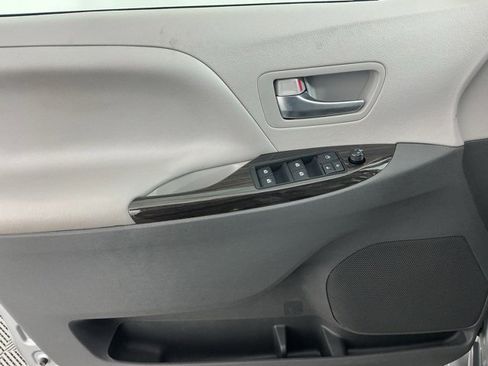 Used 2020 Toyota Sienna XLE Premium image 7