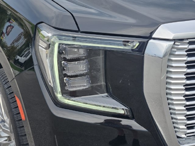 Used 2023 GMC Yukon XL Denali w/ Max Trailering Package AWD/4WD image 9