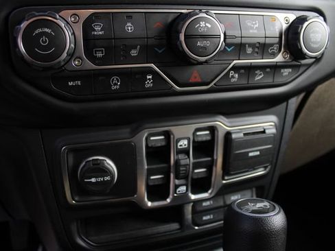 Used 2020 Jeep Wrangler Unlimited Sahara AWD/4WD image 15