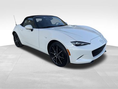 Used 2024 MAZDA MX-5 Miata Grand Touring RWD image 3
