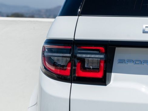 Used 2024 Land Rover Discovery Sport S image 5