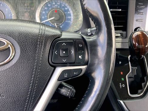 Used 2018 Toyota Sienna Limited FWD image 24
