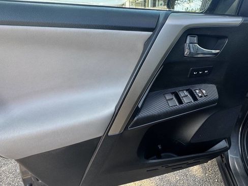 Used 2015 Toyota RAV4 Limited image 13