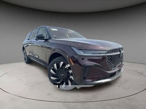 New 2025 Lincoln Nautilus Reserve image 3