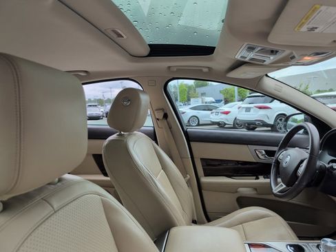 Used 2010 Jaguar XF Premium RWD image 21
