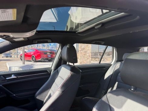 Used 2016 Volkswagen GTI SE image 29