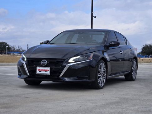 Used 2024 Nissan Altima 2.5 SL image 2