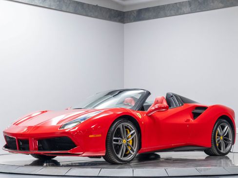 Used 2018 Ferrari 488 Spider RWD image 2