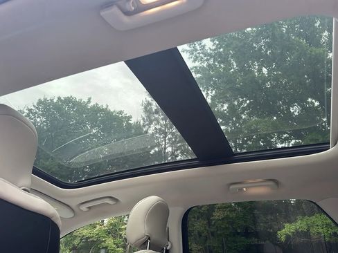 Used 2018 Ford Edge Titanium w/ Equipment Group 302A FWD image 30