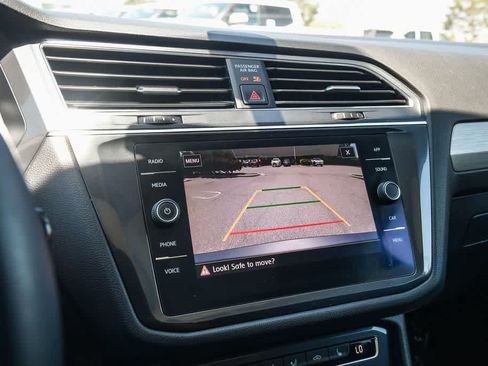 Used 2020 Volkswagen Tiguan SE w/ Panoramic Sunroof Package FWD image 23