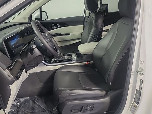 Used 2024 Kia Carnival SX image 20