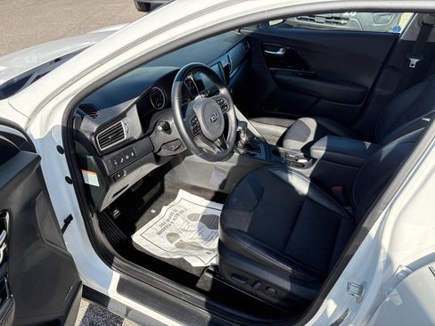 Used 2019 Kia Niro S Touring image 11
