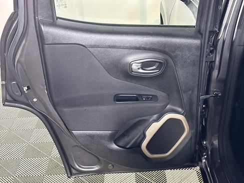 Used 2016 Jeep Renegade Sport w/ Power & Air Group image 18