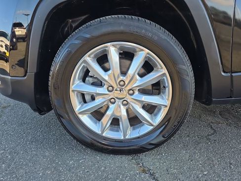 Used 2017 Jeep Cherokee Limited w/ Technology Group image 29