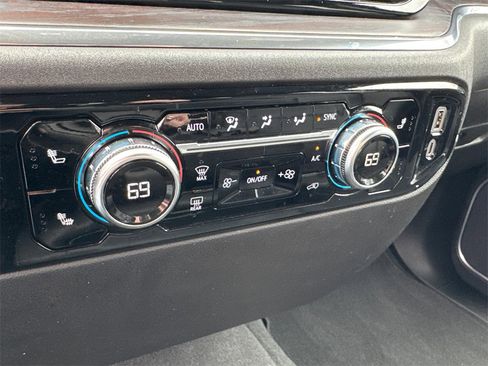 Used 2025 GMC Sierra 1500 SLT image 26