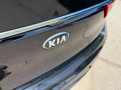 Used 2017 Kia Cadenza Premium w/ Luxury Package FWD image 49