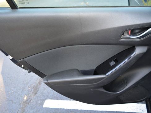 Used 2017 MAZDA MAZDA3 Sport FWD image 14