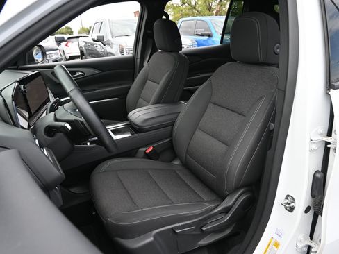 Used 2024 Chevrolet Traverse LS FWD image 18