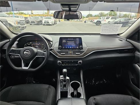 Used 2023 Nissan Altima 2.5 SV FWD image 5