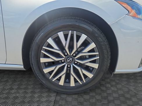 Used 2024 Nissan Altima 2.5 SV FWD image 35