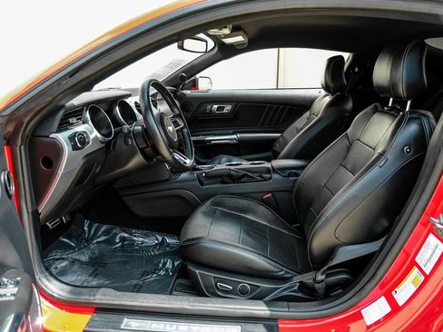 Used 2019 Ford Mustang Premium RWD image 4