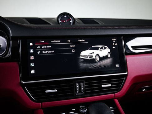 Certified 2023 Porsche Cayenne AWD/4WD image 18