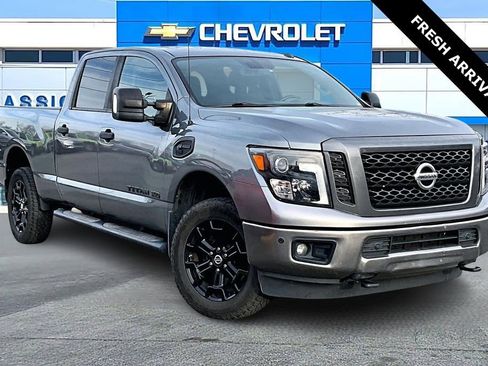 Used 2018 Nissan Titan SV w/ SV Convenience Package image 1