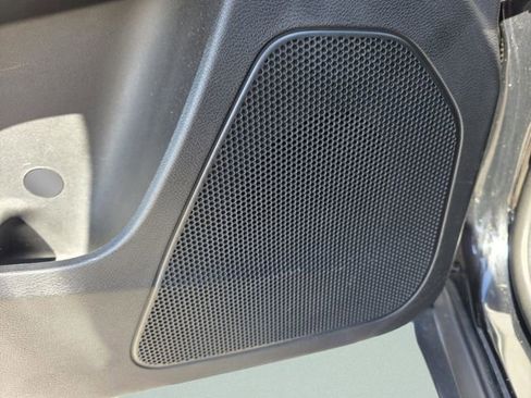 Used 2019 Jeep Cherokee Latitude Plus w/ Comfort/Convenience Group image 24