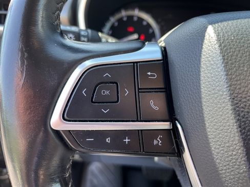 Used 2020 Toyota Highlander XLE AWD/4WD image 22