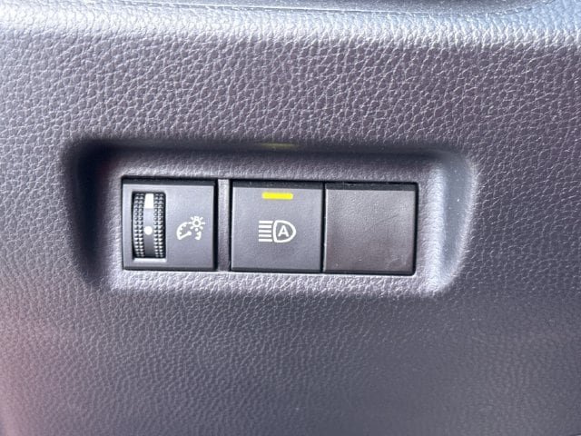 Used 2025 Toyota RAV4 XLE FWD image 24