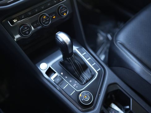 Used 2021 Volkswagen Tiguan SE w/ Panoramic Sunroof Package image 15