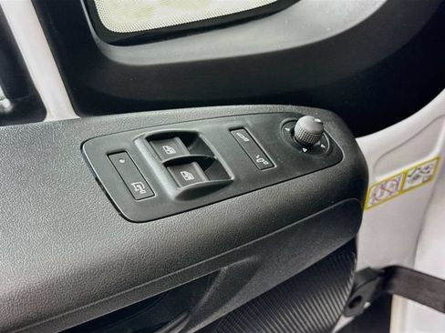 Used 2024 RAM ProMaster 2500 w/ Convenience Group FWD image 17