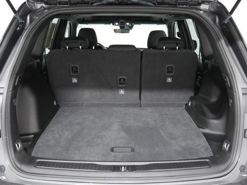 Used 2025 Jeep Grand Cherokee 4WD image 18