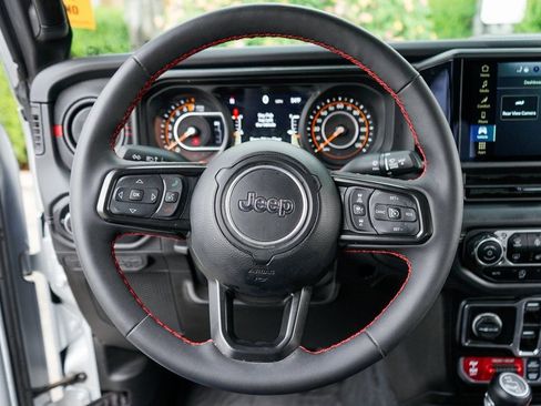 Used 2024 Jeep Gladiator Rubicon w/ Convenience Group image 21