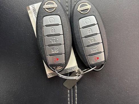 Used 2022 Nissan Pathfinder SL image 25