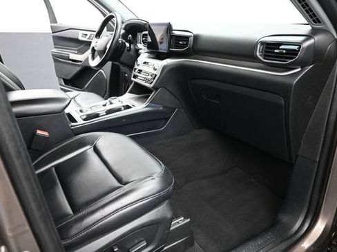 Used 2021 Ford Explorer XLT w/ Equipment Group 202A AWD/4WD image 25